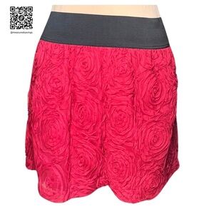 Stooshy [Large] Red Rose-Covered Black Stretch-Waist Mini-Skirt